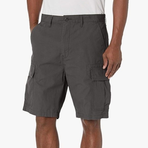 NWT Levi's Carrier Cargo Shorts W44 - Picture 1 of 6